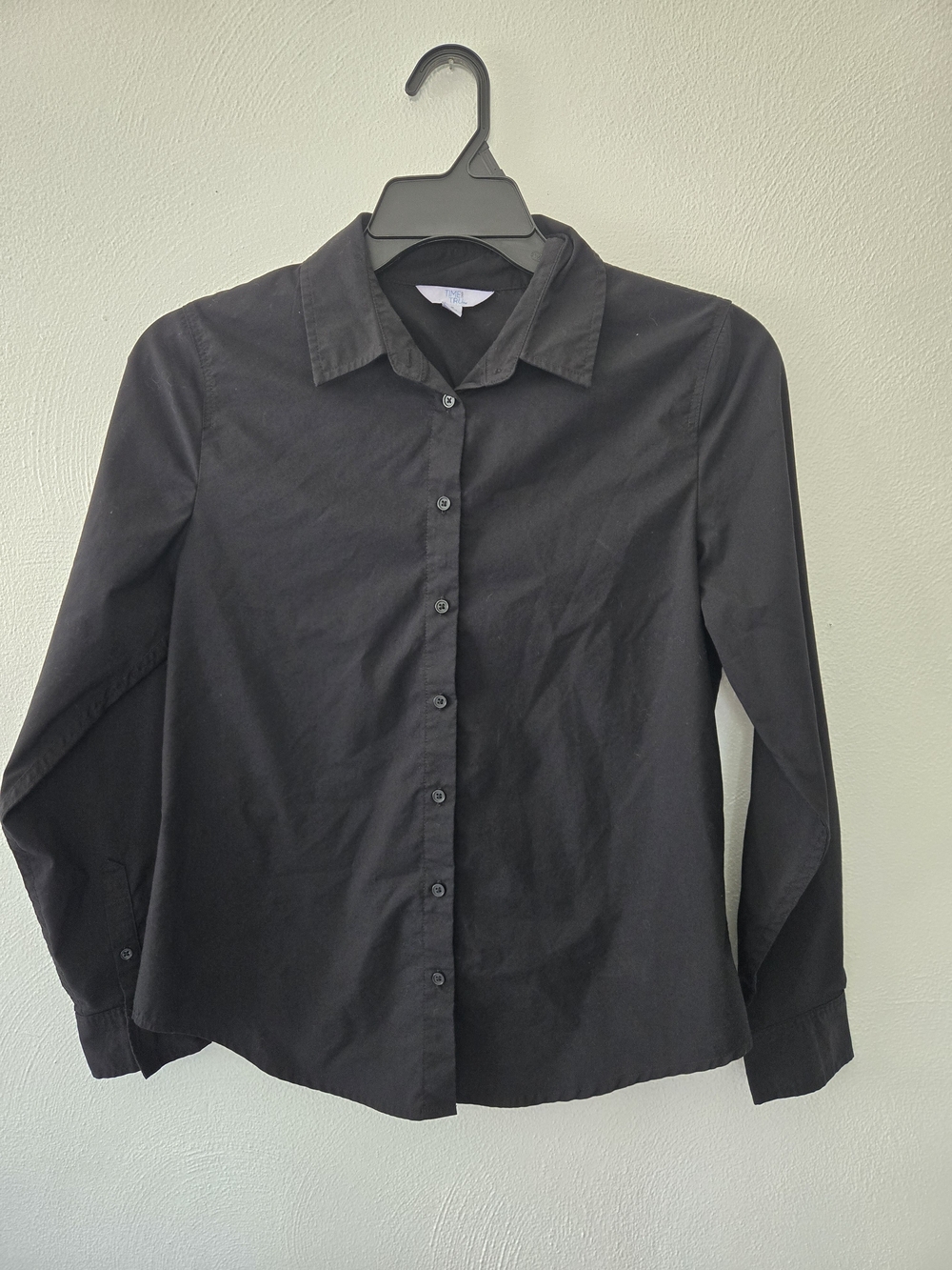 Time and Tru Black Long-Sleeve Button Down Shirt